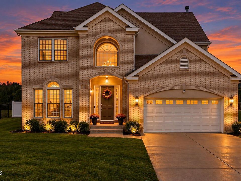 1st image of 12 Arrowwood Court
