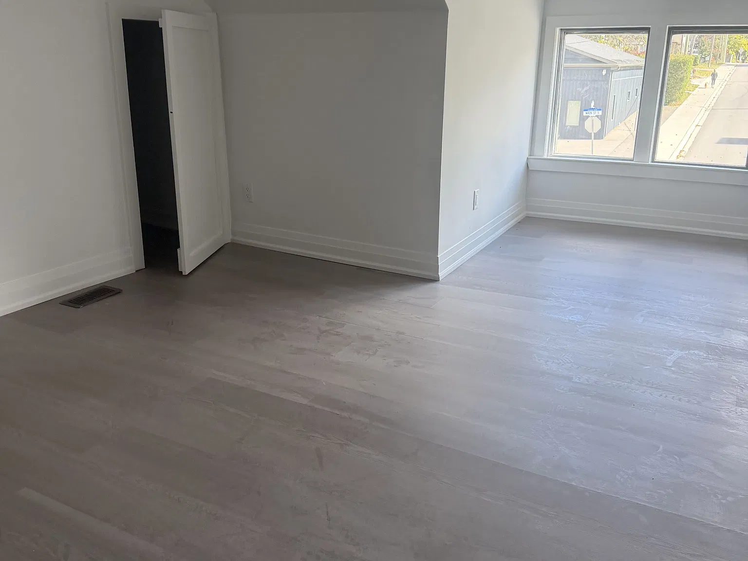 54 Main St S — Photo 2