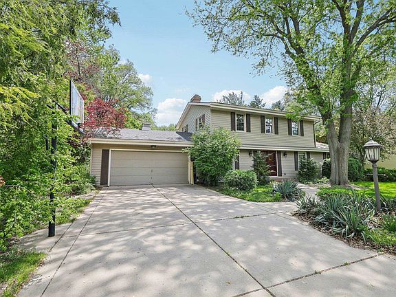 2nd image of 624 Somerset Dr