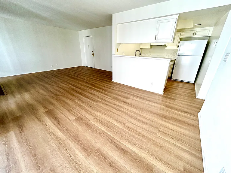 4319 Whitsett Ave #8 — Photo 4