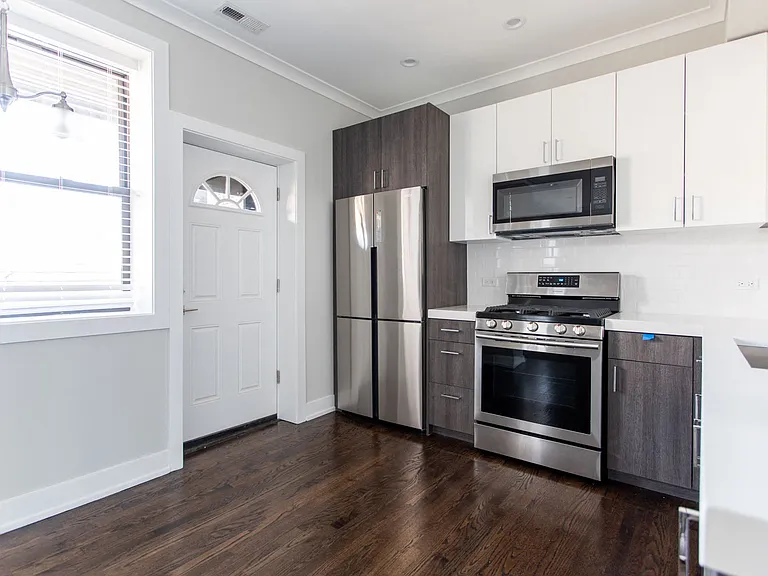 3R - Rear Exit & Kitchen