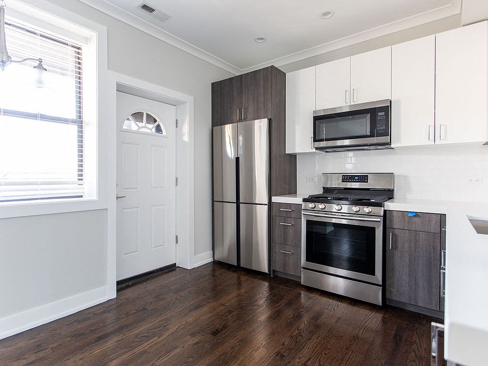 3R - Rear Exit & Kitchen