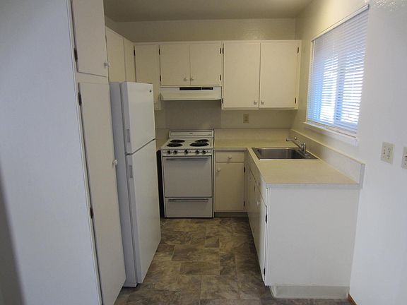 3rd image of 1583 Oxford St APT 3