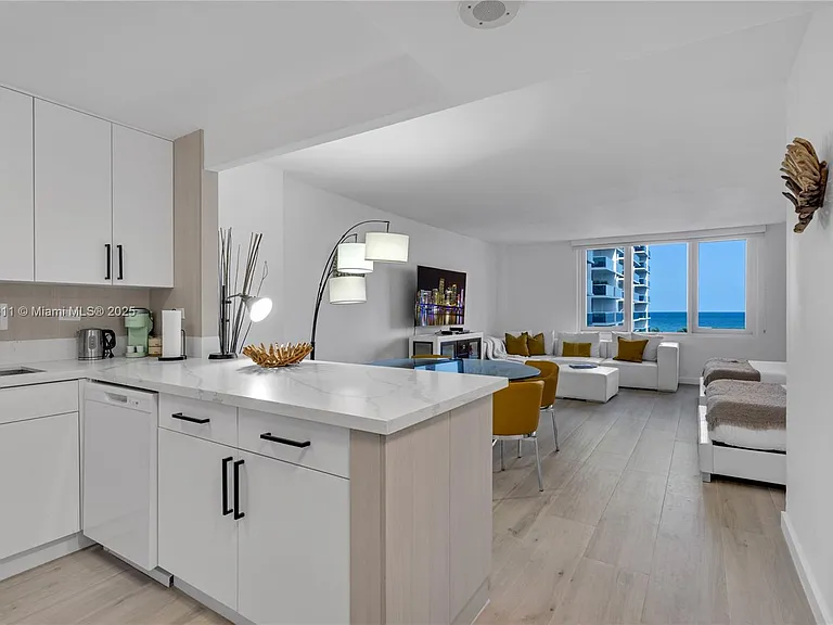2301 Collins Ave #542 — Photo 5