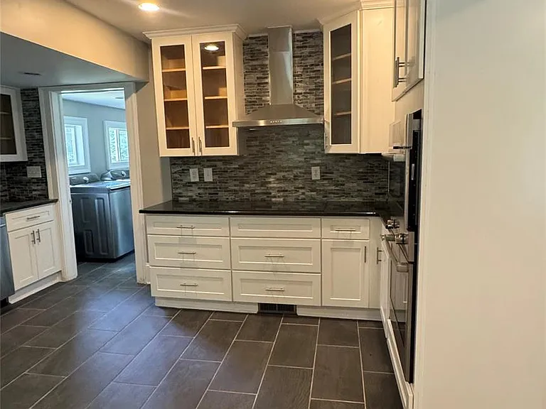 3001 Wesley Ave — Photo 8