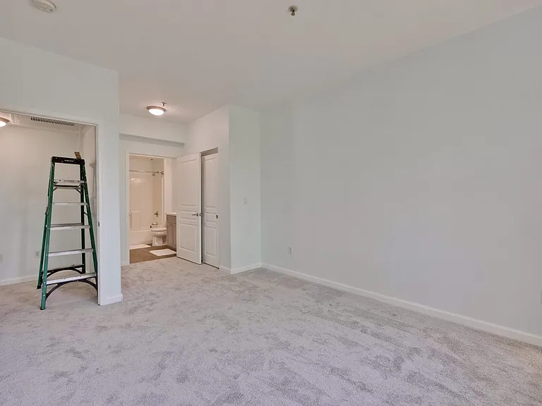 453 E Okeefe St #307 — Photo 34