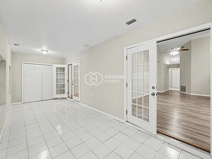 10416 Hallmark Blvd — Photo 10