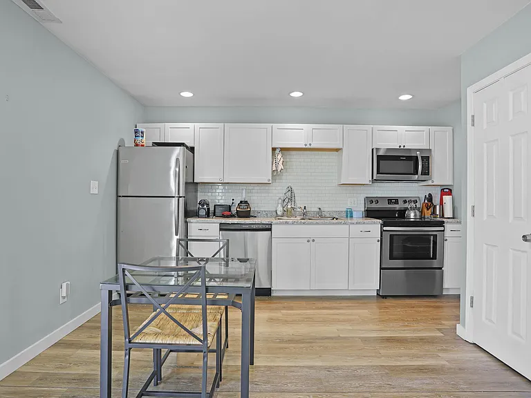 4333 Delmar Blvd — Photo 9