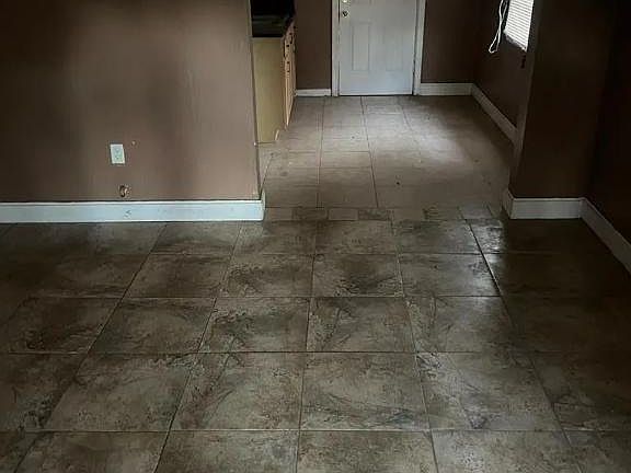 Unit B 
Livingroom/ Kitchen