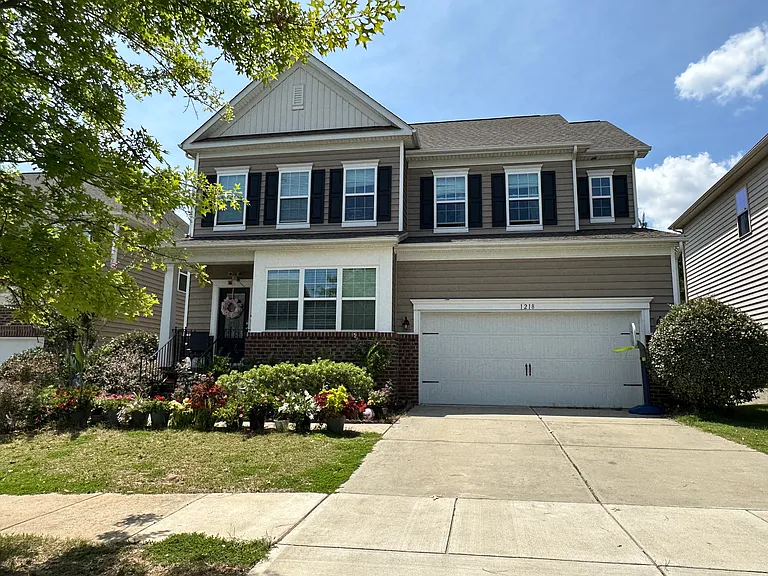 1218 Clingman Dr — Photo 1