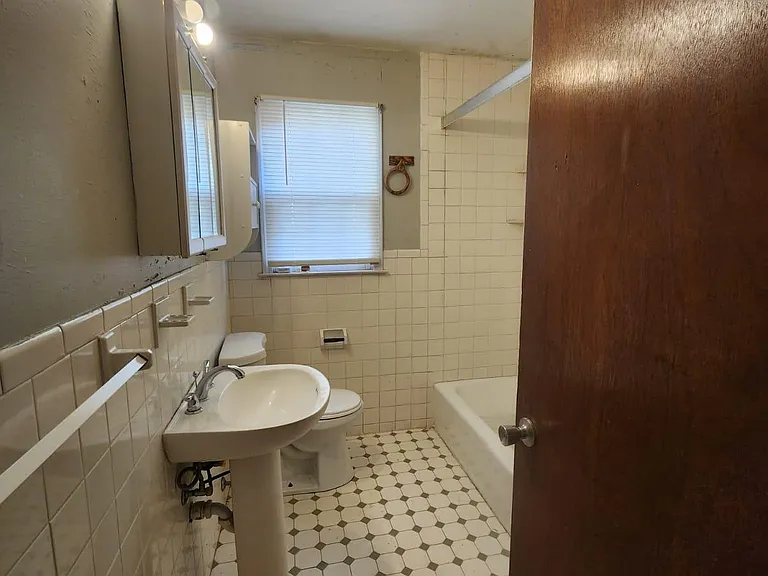 7 Hemlock St — Photo 13