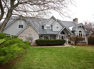 1340 Barrington Woods Dr, Brookfield, WI 53045