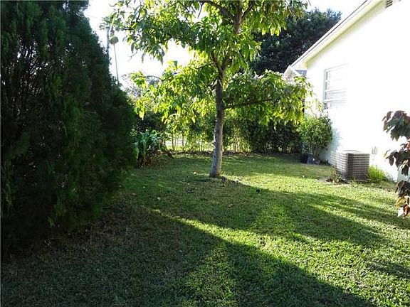 4th image of 8700 NE 8th Ct