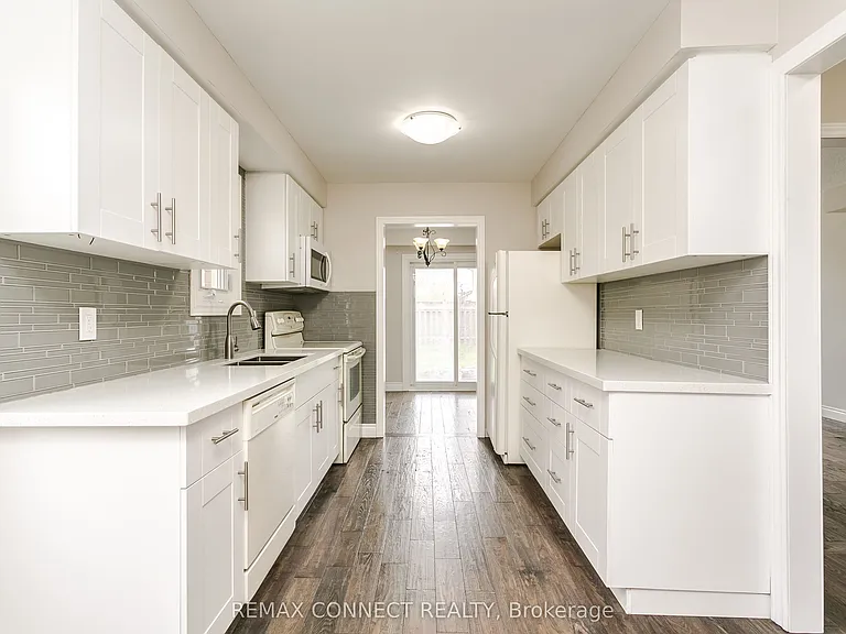 15 Kennedy Dr — Photo 6