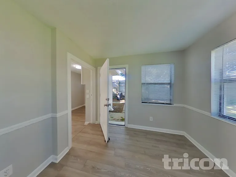 2703 Arlex Dr E — Photo 5