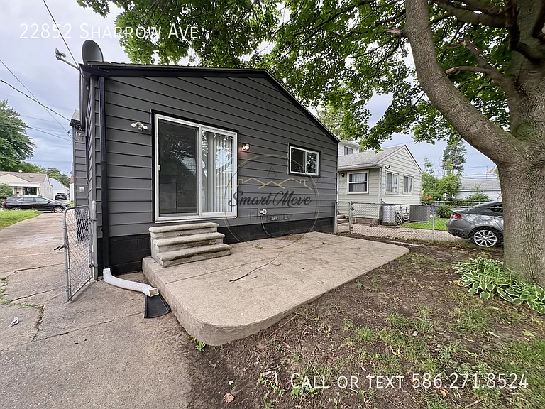 22852 Sharrow Ave — Photo 21