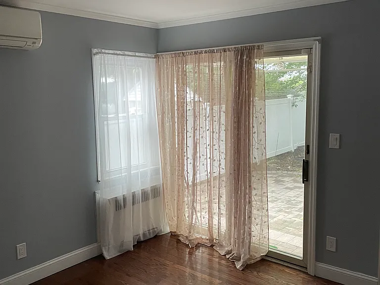 302 Oakford St — Photo 4