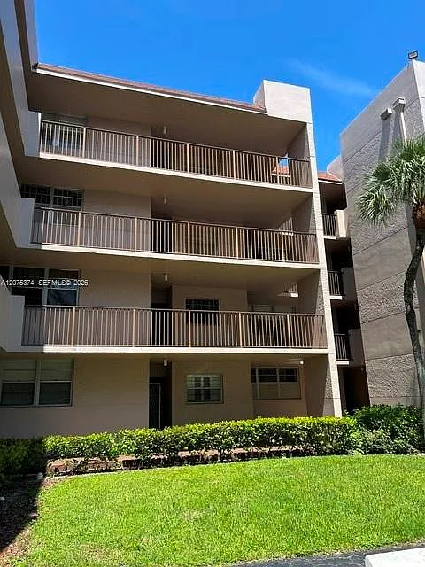 1811 Sabal Palm Dr #204