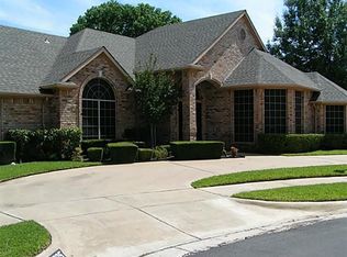 1525 Forest Meadows Ct, Bedford, TX 76021