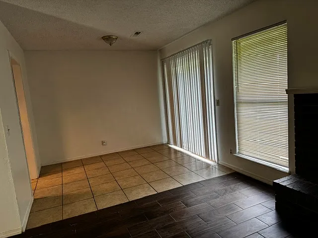 4903 S Gum Ave — Photo 4