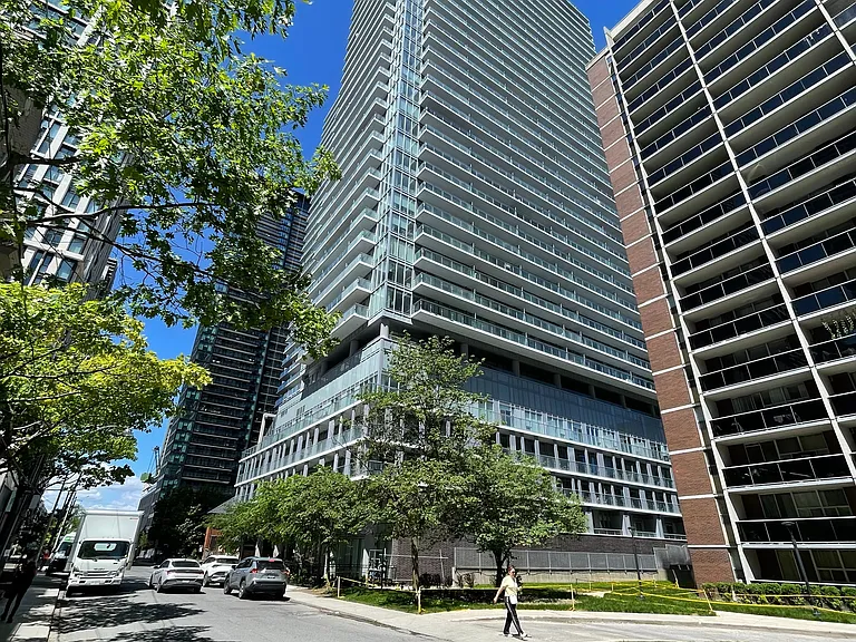 195 Redpath Ave #2015 — Photo 36