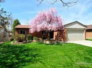 25553 Cloie Dr, Warren, MI 48089