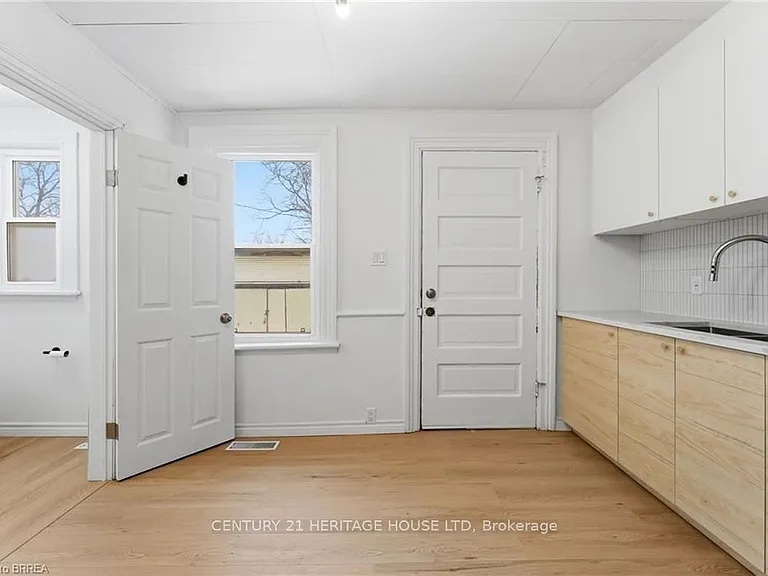 176 Darling St #1 — Photo 4