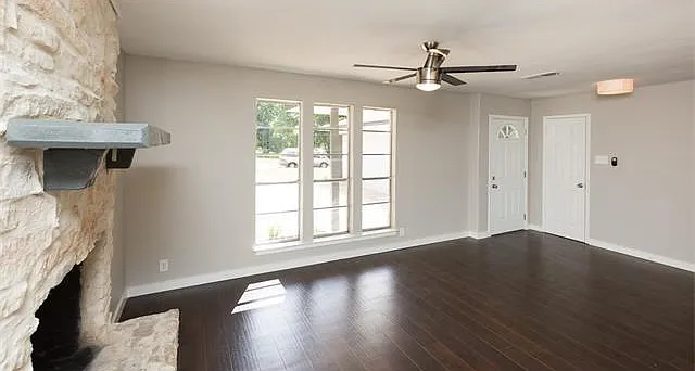 304 S Burnet St — Photo 2