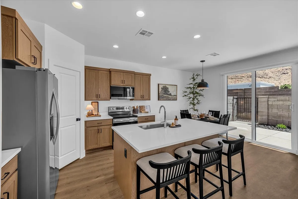 484 South Livy Ln Washington, UT 84780 — Photo 2