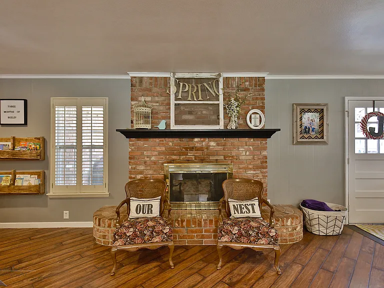 2132 Sylvan Dr — Photo 4