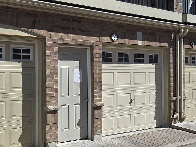 3120 Boxford Cres #5 — Photo 3
