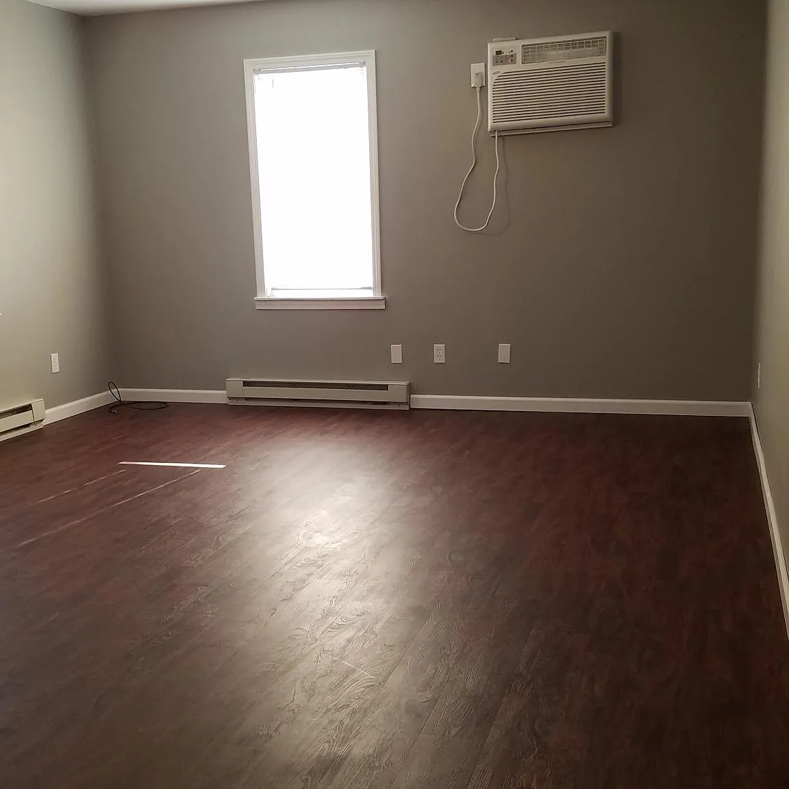 408 E Burton St — Photo 2