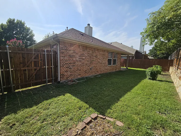 8562 Robertson Dr — Photo 6