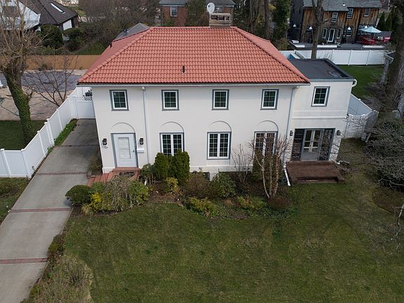 2nd image of 3209 Bell Blvd