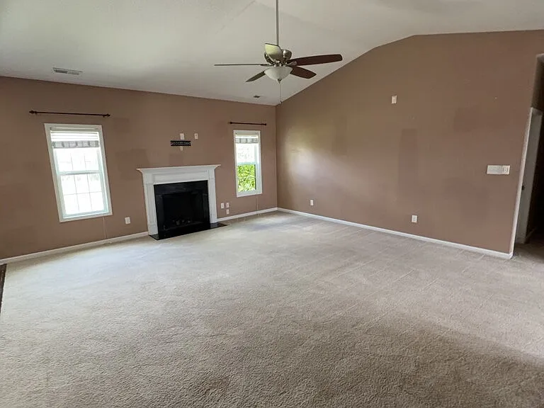111 Cavalier Dr — Photo 8