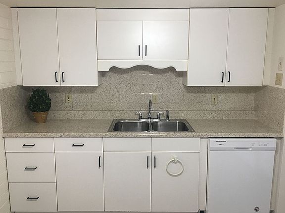 4th image of 11123 W Missouri Ave