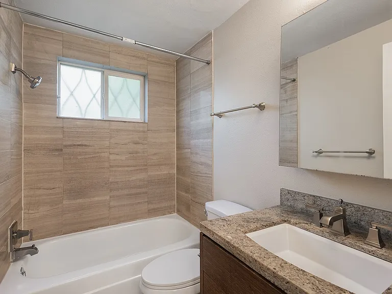 1202 Logan — Photo 12