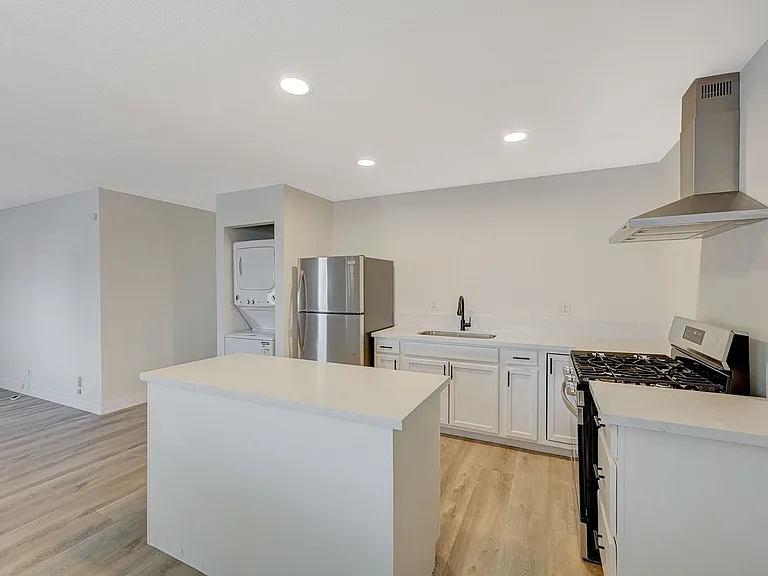 893 W Bartlett Ave — Photo 9