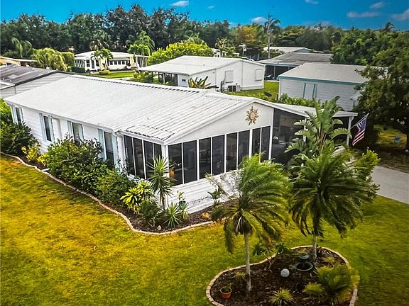 3rd image of 26276 Queen Mary LN