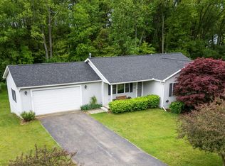 2041 Blackmer Dr, Jonesville, MI 49250