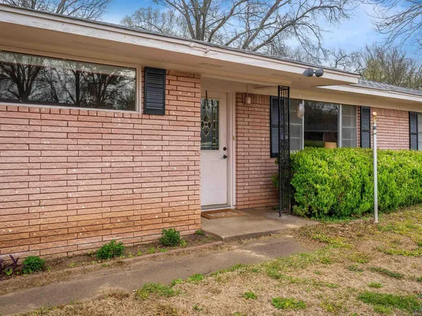 2803 Royal Dr, Kilgore, TX 75662