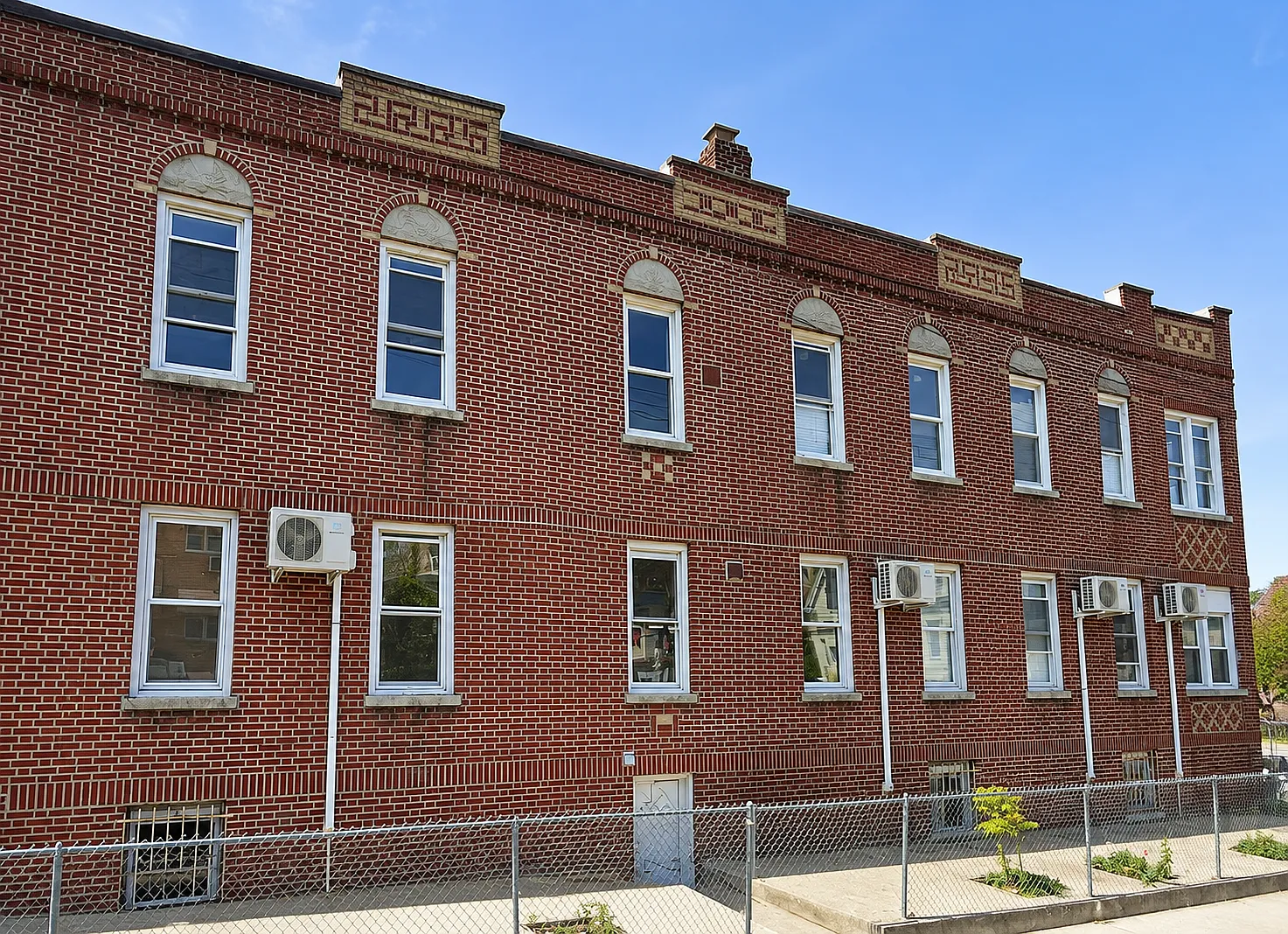 5 bed, 1100 sqft, $4,500 — Photo 1