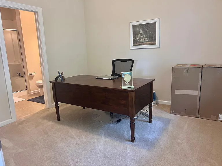 1st floor bedroom w/full bathroom