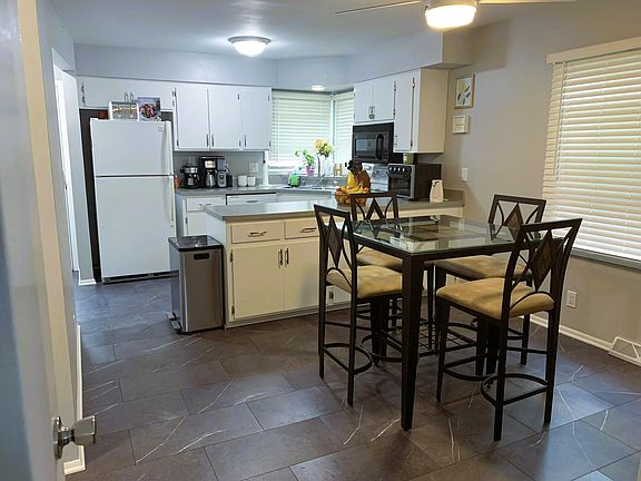 5th image of 2716 Woodridge Ln