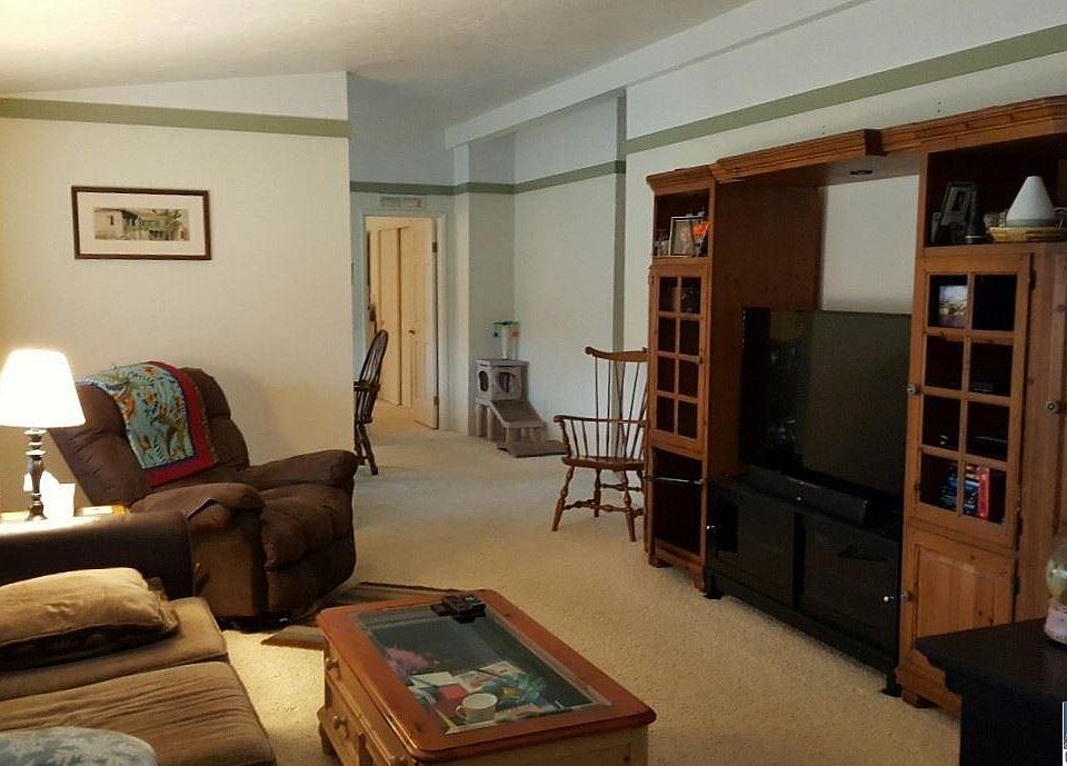 1st image of 250 Parkwood Blvd