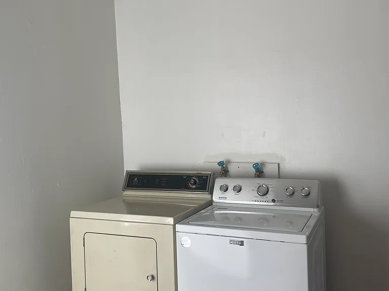 105 S Cherokee St — Photo 3