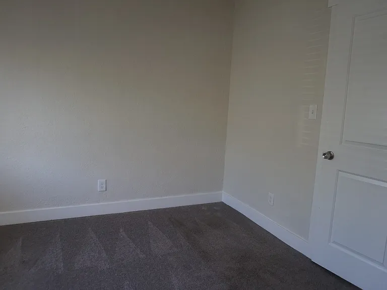 500 E. Duplex — Photo 9