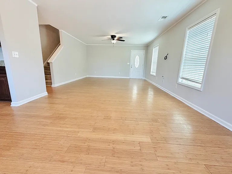 312 Ashmore Ln — Photo 4