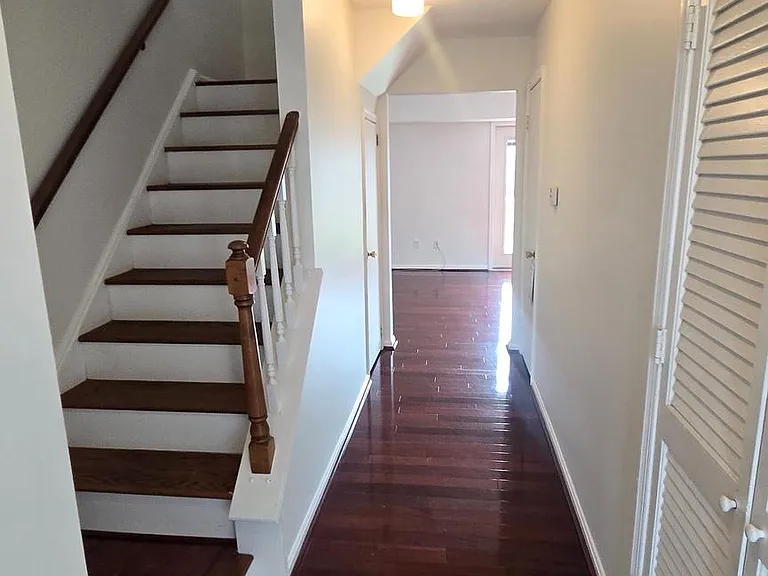6152 Strasburg Dr — Photo 33