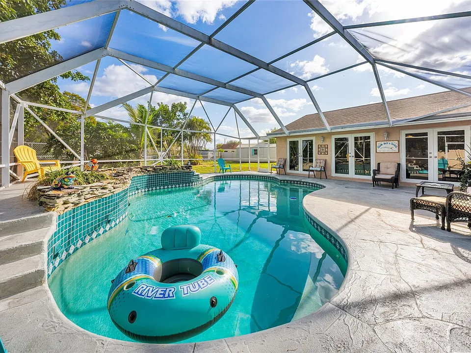 10273 Showboat Ln, Royal Palm Beach, FL